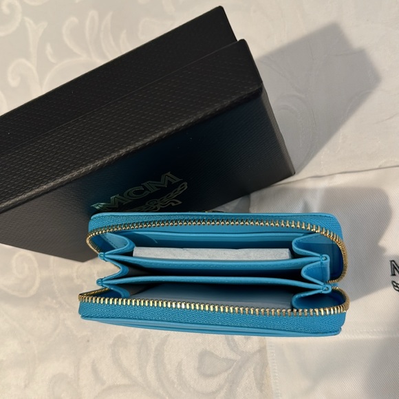 MCM Mode Travia Leather Zip Wallet. - Picture 8 of 14